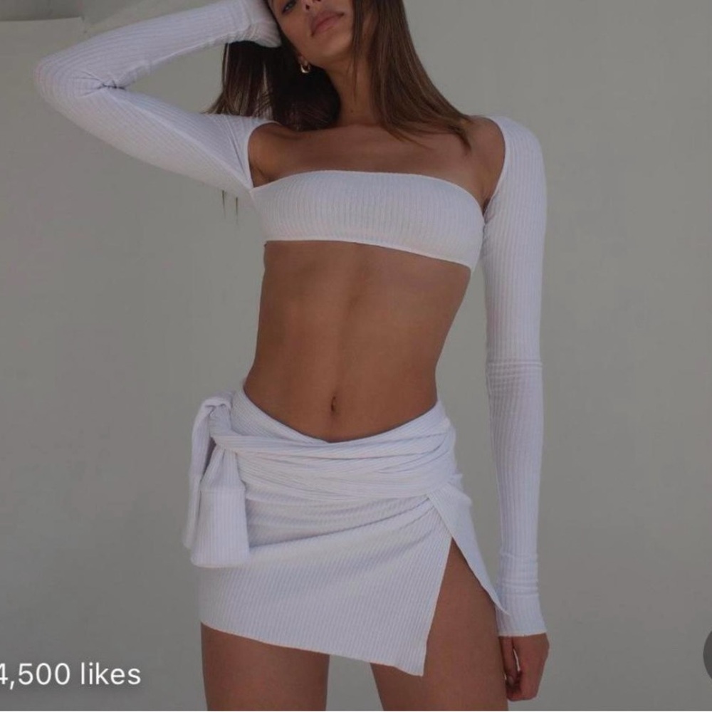 ARE YOU AM I long sleeved crop top